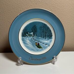 1976 THIRD EDITION Enoch Wedgwood Vintage Avon Christmas Plate